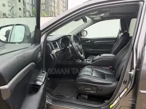 Toyota Highlander SE 4x4 V6 (3.5L 6cyl 8A) 2017 Gray
