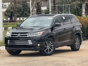 Toyota Highlander XLE 4x4 V6 (3.5L 6cyl 8A) 2018 Black