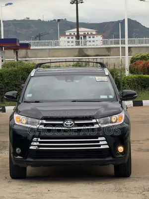 Toyota Highlander XLE 4x4 V6 (3.5L 6cyl 8A) 2018 Black