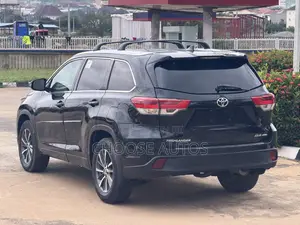 Toyota Highlander XLE 4x4 V6 (3.5L 6cyl 8A) 2018 Black