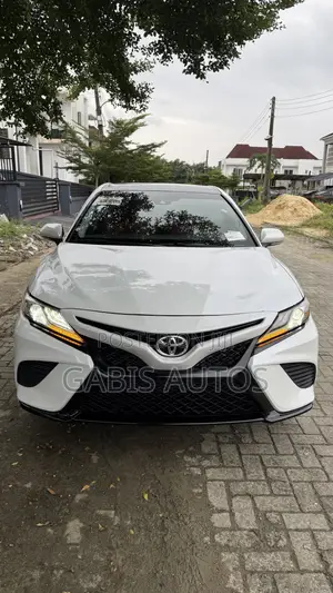 Toyota Camry XSE FWD (2.5L 4cyl 8AM) 2018 White