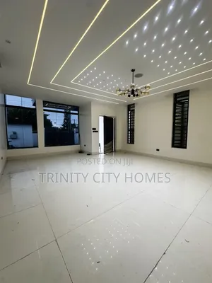 5bdrm Duplex in Ikota for sale
