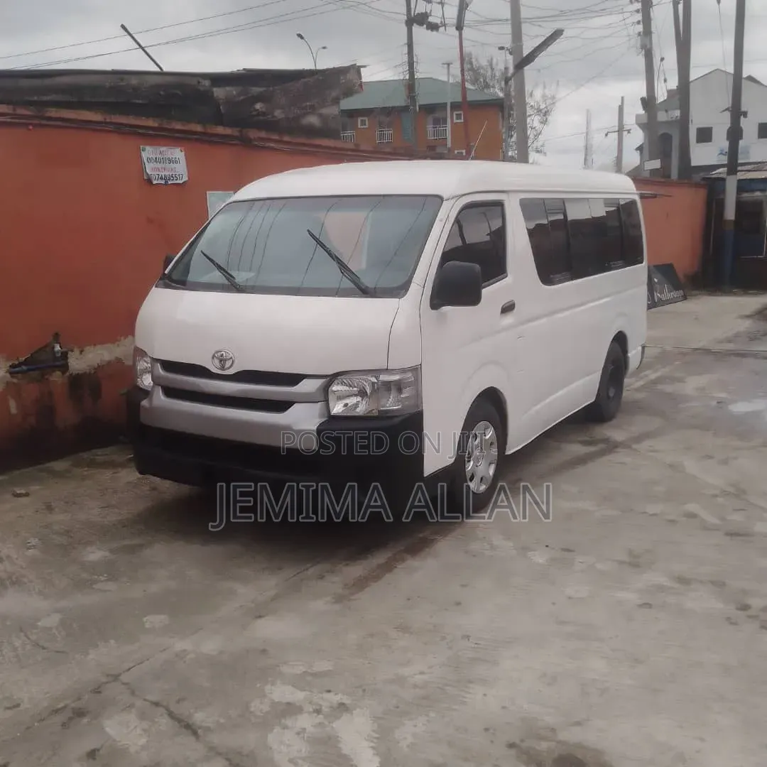 Toyota HiAce 2013 White