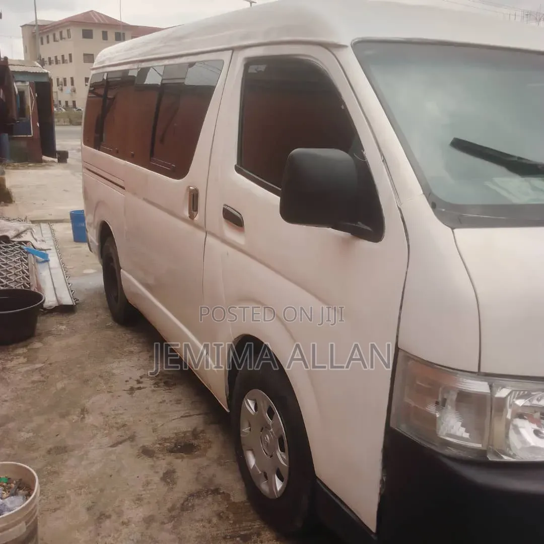 Toyota HiAce 2013 White