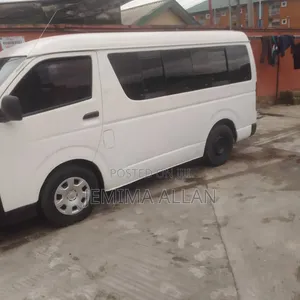 Toyota HiAce 2013 White