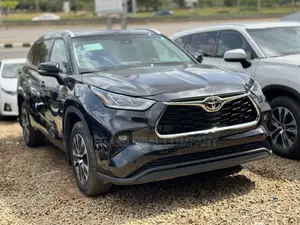 Toyota Highlander XLE 2022 Black