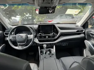 Toyota Highlander XLE 2022 Black