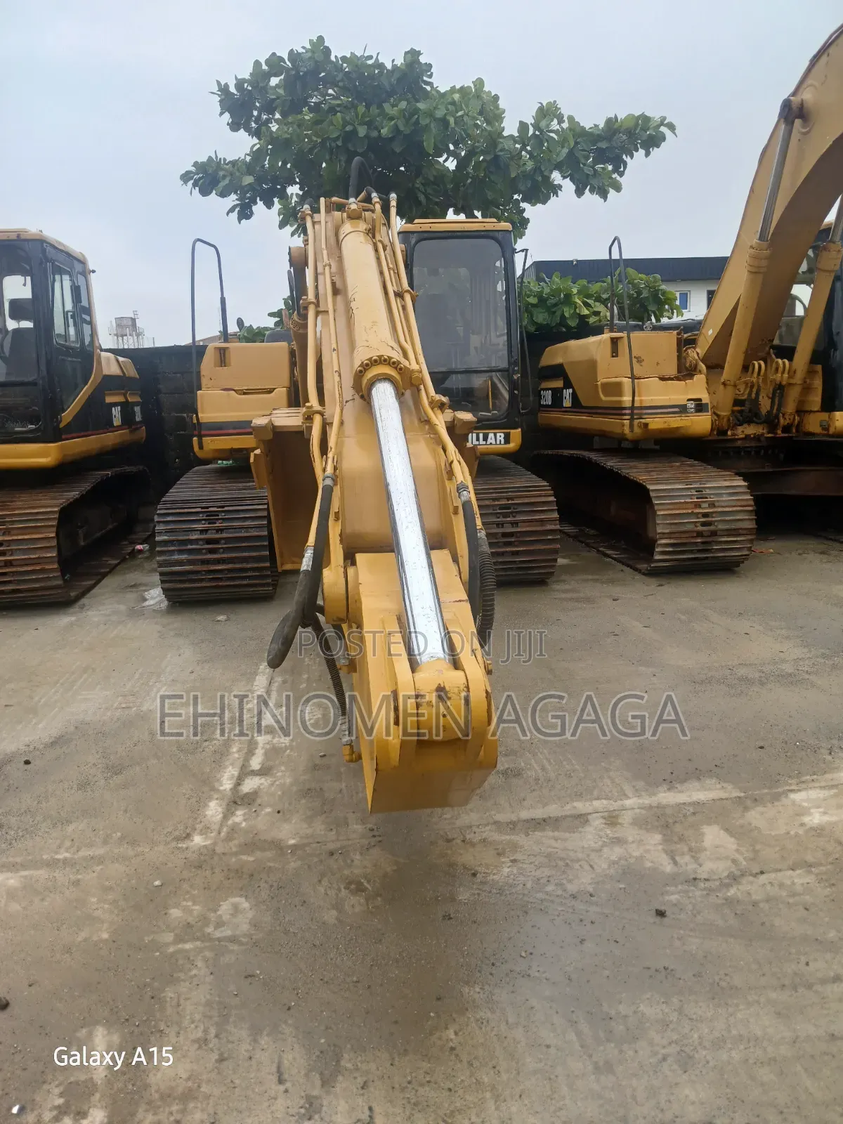 Caterpillar Excavated 320D2L.