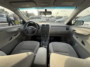 Toyota Camry LE 4dr Sedan (2.5L 4cyl 6AM) 2010 Silver