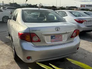 Toyota Camry LE 4dr Sedan (2.5L 4cyl 6AM) 2010 Silver