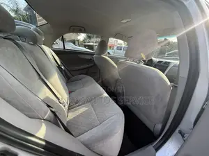 Toyota Camry LE 4dr Sedan (2.5L 4cyl 6AM) 2010 Silver