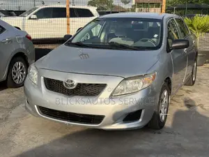 Toyota Camry LE 4dr Sedan (2.5L 4cyl 6AM) 2010 Silver