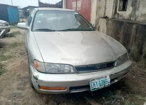 Honda Accord 1997 Gold