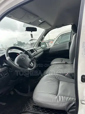 Toyota HiAce 2015 White