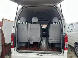 Toyota HiAce 2015 White