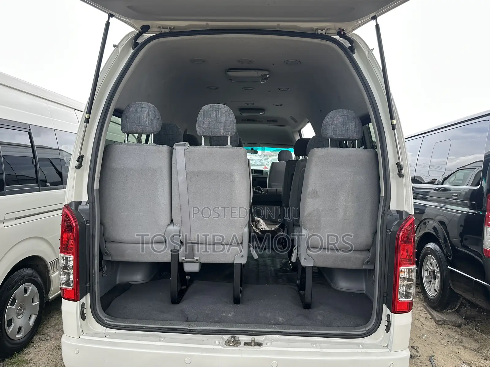 Toyota HiAce 2015 White