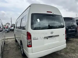 Toyota HiAce 2015 White
