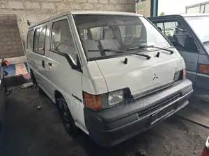 Mitsubishi L300 2005 White