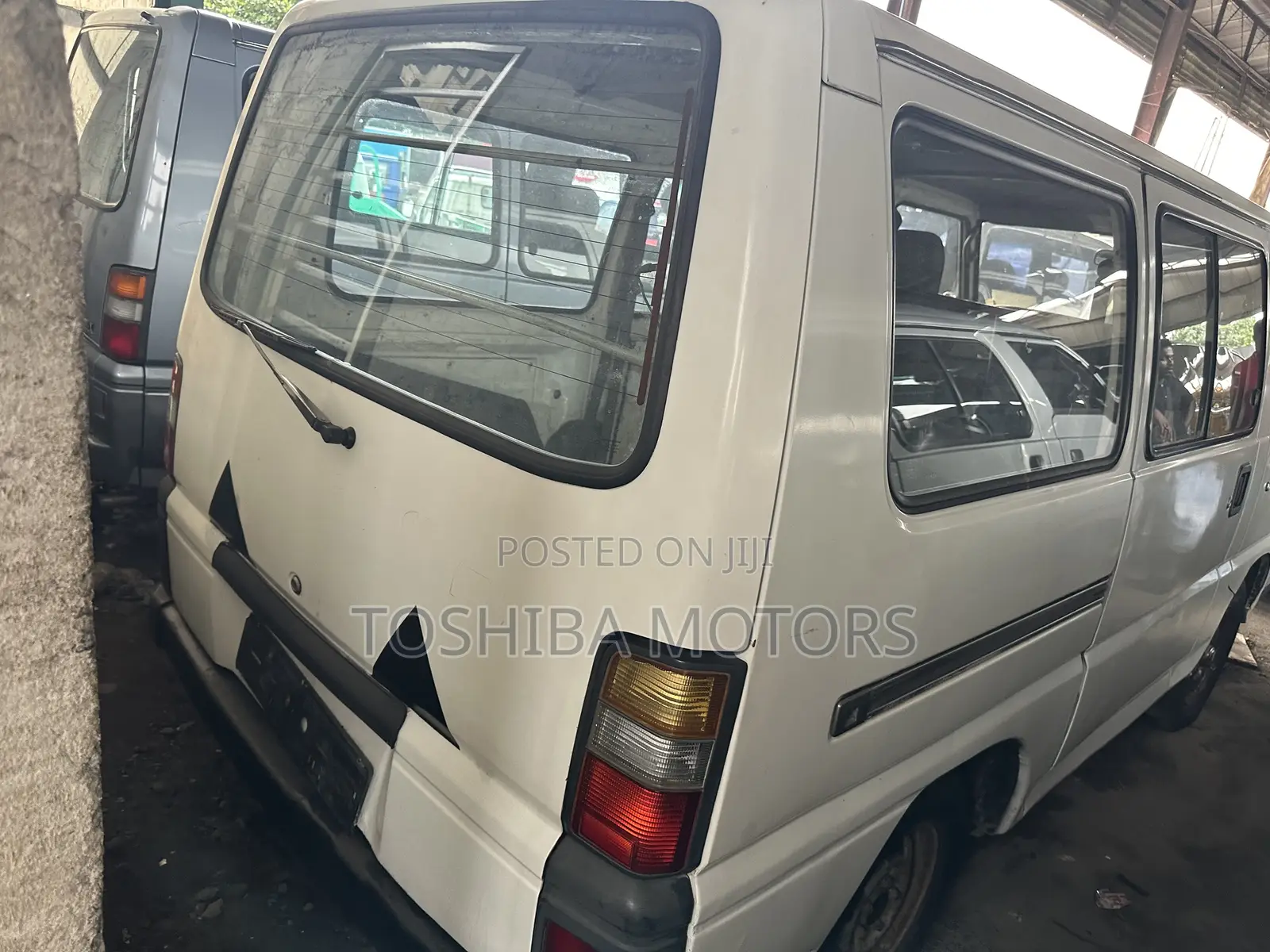 Mitsubishi L300 2005 White