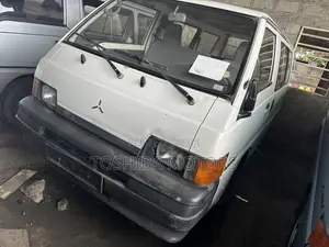 Mitsubishi L300 2005 White