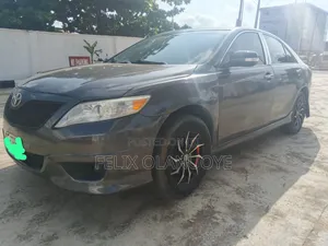 Toyota Camry SE 4dr Sedan (2.5L 4cyl 6A) 2011 Gray
