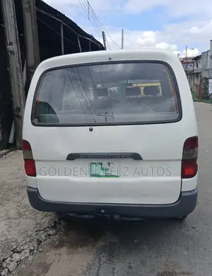 Toyota HiAce 2004 White