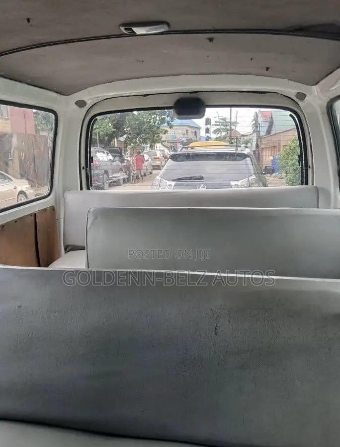 Toyota HiAce 2004 White