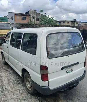 Toyota HiAce 2004 White