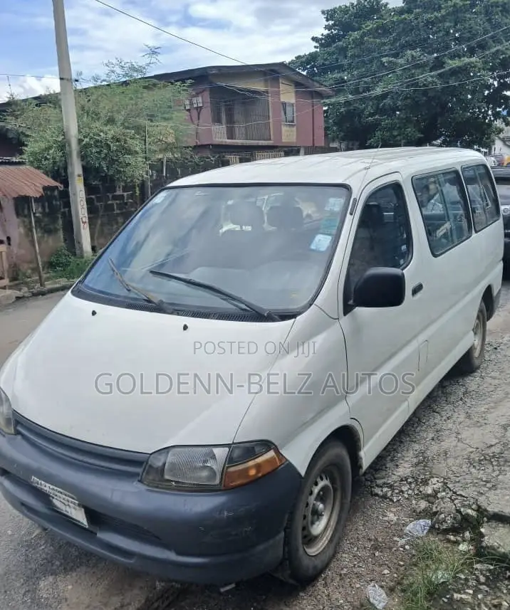Toyota HiAce 2004 White