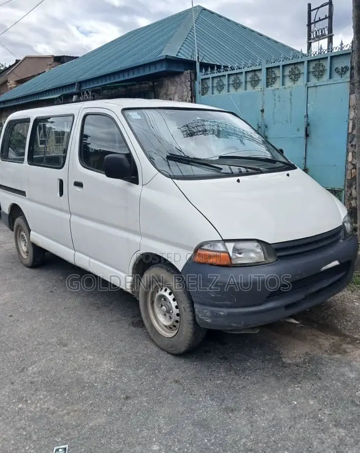 Toyota HiAce 2004 White