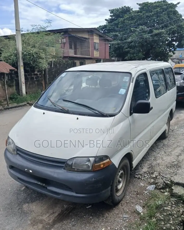 Toyota HiAce 2004 White