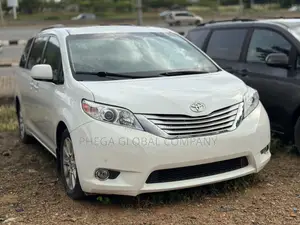 Toyota Sienna Limited 7 Passenger 2011 White