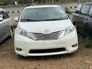 Toyota Sienna Limited 7 Passenger 2011 White