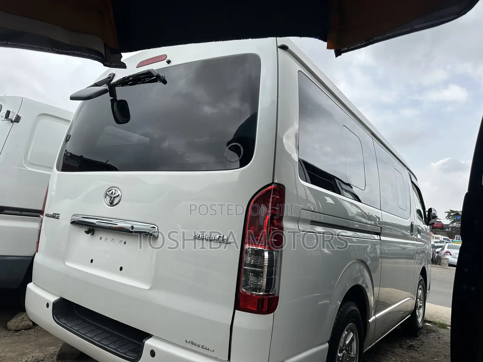 Toyota HiAce 2014 White