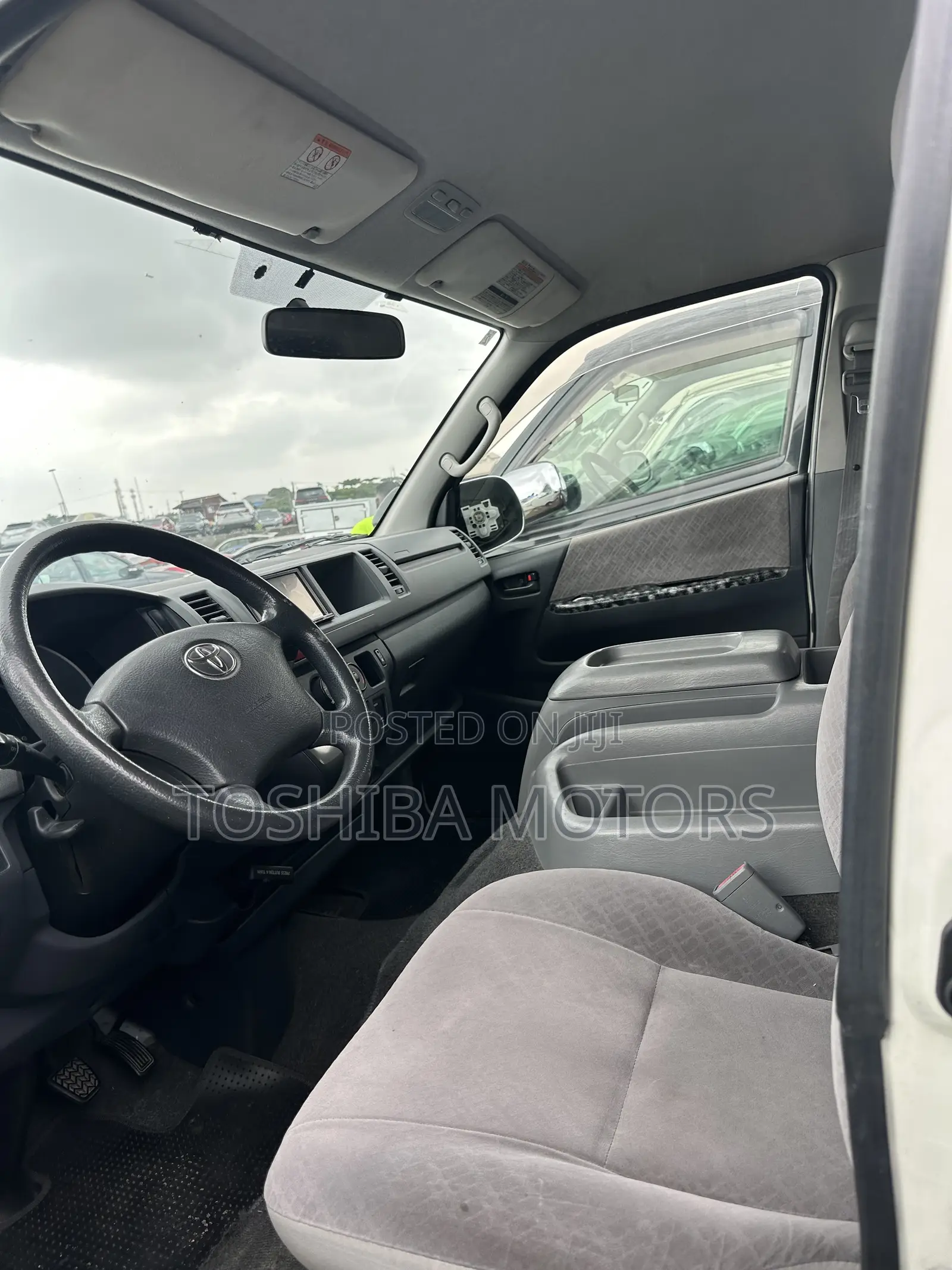 Toyota HiAce 2014 White