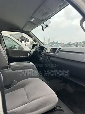 Toyota HiAce 2014 White