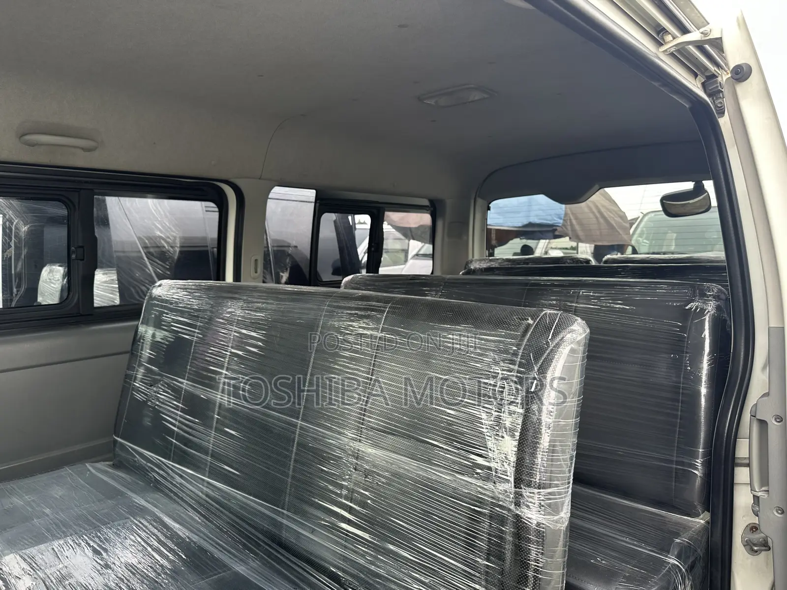 Toyota HiAce 2014 White