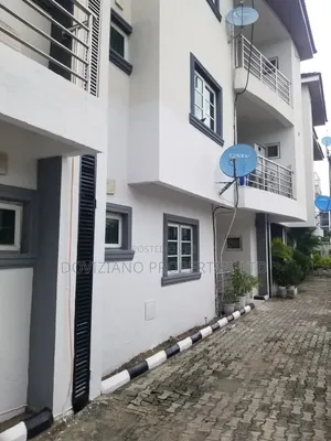 3bdrm Apartment in Lekki Phase 1 for rent