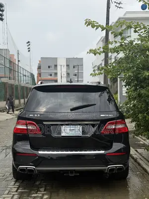 Mercedes-Benz M Class ML63 AMG 4dr SUV AWD (5.5L 8cyl Turbo 7A) 2014