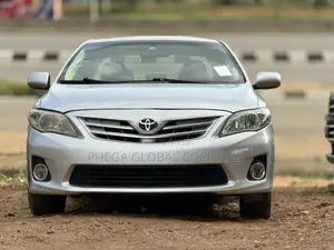Toyota Corolla LE Special Edition 4dr Sedan (1.8L 4cyl 4A) 2013 Silver