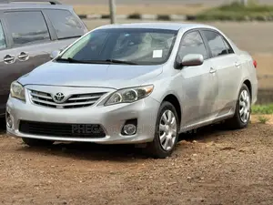 Toyota Corolla LE Special Edition 4dr Sedan (1.8L 4cyl 4A) 2013 Silver