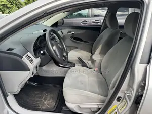 Toyota Corolla LE Special Edition 4dr Sedan (1.8L 4cyl 4A) 2013 Silver