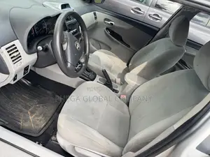 Toyota Corolla LE Special Edition 4dr Sedan (1.8L 4cyl 4A) 2013 Silver