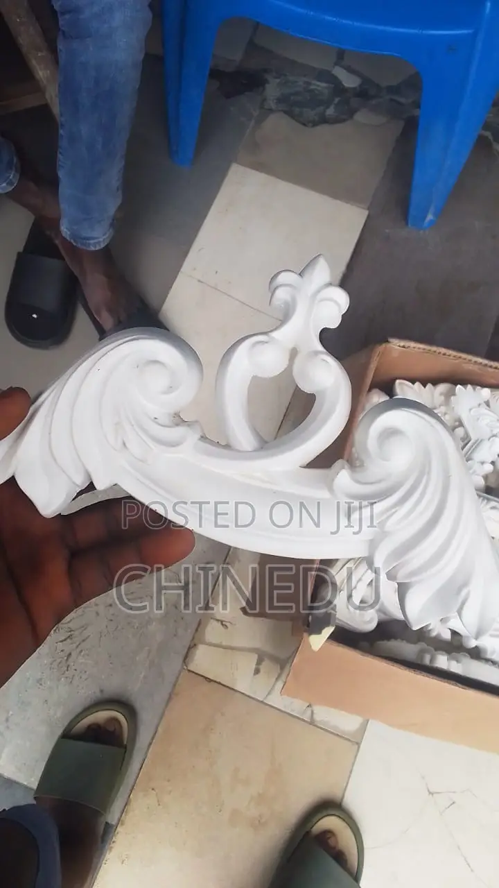 Decorative Wall/Ceiling Molding Accent Piece