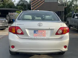 Toyota Corolla LE 4dr Sedan (1.8L 4cyl 4A) 2010 Silver