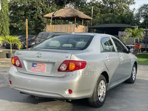 Toyota Corolla LE 4dr Sedan (1.8L 4cyl 4A) 2010 Silver