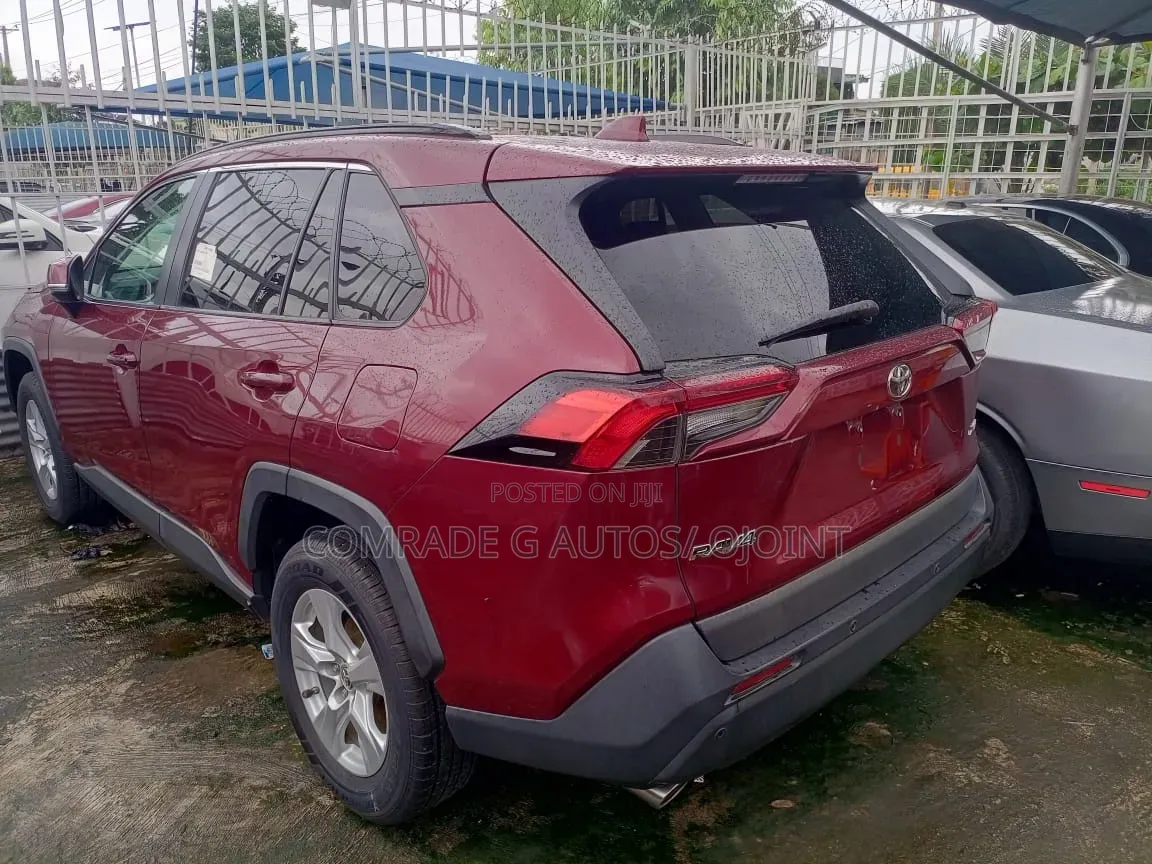 Toyota RAV4 XLE Premium AWD 2020 Red