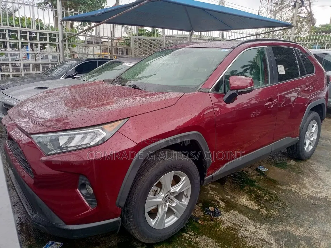 Toyota RAV4 XLE Premium AWD 2020 Red