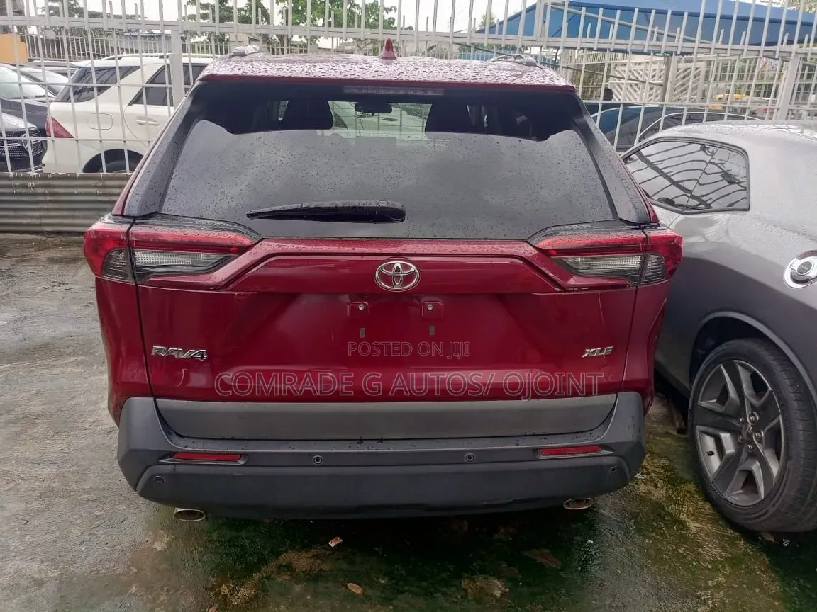 Toyota RAV4 XLE Premium AWD 2020 Red
