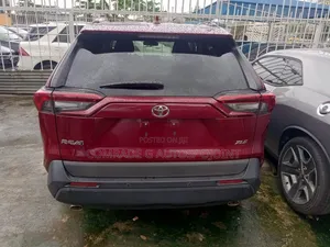 Toyota RAV4 XLE Premium AWD 2020 Red